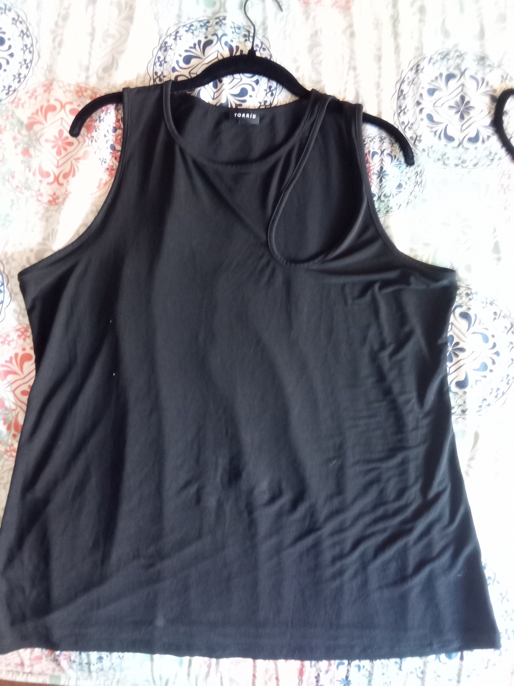 torrid Black Sleeveless Crewneck Tank Top